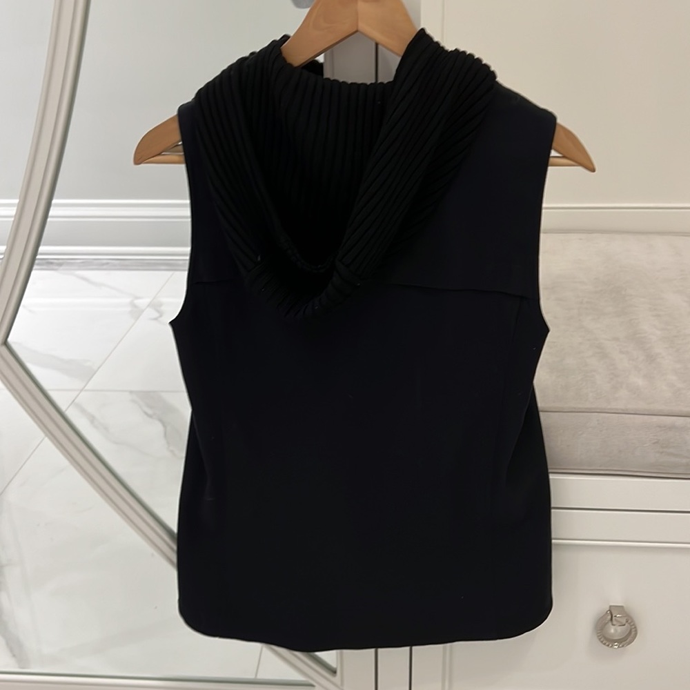 Theory Black Vest with Cable Hood Size S